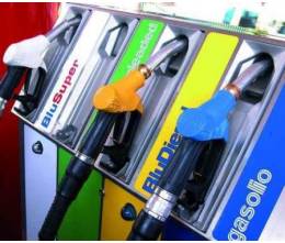 Mr Prezzi chiede ai petrolieri una riduzione dei carburanti Mr Prezzi chiede ai petrolieri una riduzione dei carburanti