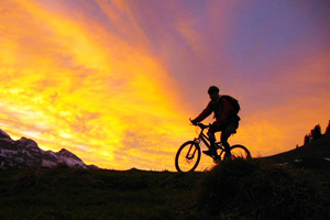 Giubbotto retroriflettente, obbligo di visibilità anche per i ciclisti