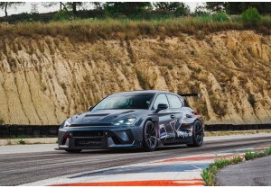 Cupra accende Goodwood: l´ elettrico smette di chiedere scusa