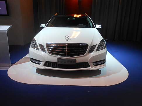 Mercedes - Mercedes-Benz E-Class E300 BlueTEC Hybrid dotata di motore diesel 2.1 biturbo a 4 da 204 CV, abbinato al motore elettrico da 20 kW e 250 Nm di coppia width=