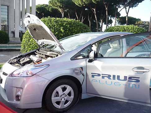 Toyota - Toyota Prius 20km in mobilità elettrica width=