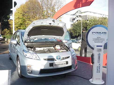 Toyota - Toyota Prius Plug In width=