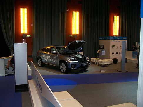 BMW - Esposizione BMW X6 Ibrida width=
