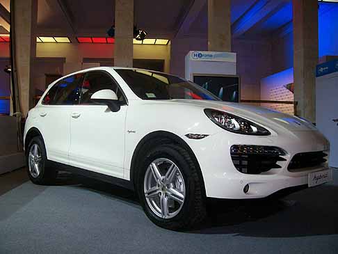 Porsche - Porsche Cayenne hybrid width=