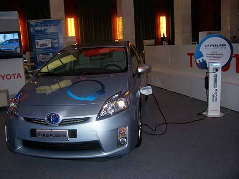 Toyota - Toyota Prius auto elettrica width=