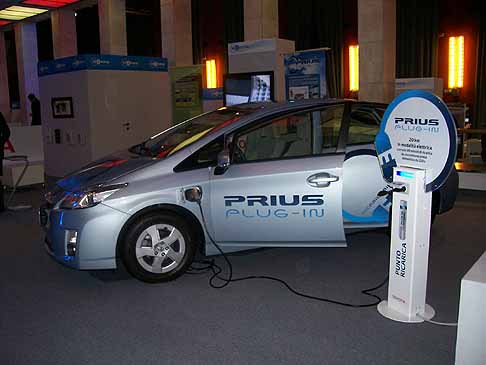 Toyota - Toyota Prius Plug-In width=