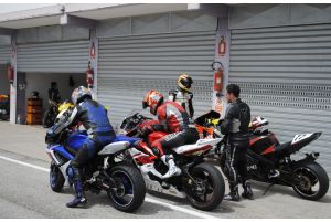 Donne & Motori 2010: primi giri di pista a Binetto Donne & Motori 2010: primi giri di pista a Binetto