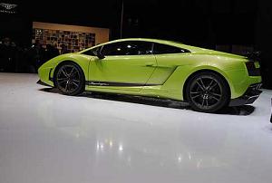 Lamborghini apre un Centro di ricerca per la fibra di carbonio Lamborghini apre un Centro di ricerca per la fibra di carbonio