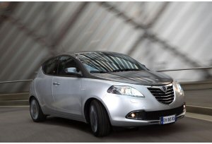 Lancia Ypsilon 5 porte: quarta generazione e 5 cm in più per la city car premium