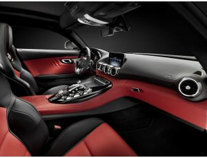 Mercedes AMG-GT, sportività estrema e design emozionale