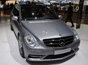 Mercedes Classe R: a New York sfila il restyling della crossover tedesca Mercedes Classe R: a New York sfila il restyling della crossover tedesca