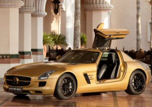Una Mercedes SLS AMG tutta d´oro