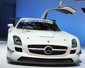 Mercedes SLS AMG GT3: arriva la versione racing della vettura ad ali di gabbiano