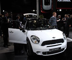 Salone di Ginevra 2010: Mini presenta la Countryman e sposa l’iPhone