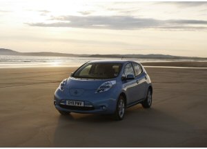 Nissan Leaf anticipa gli ecoincentivi statali Nissan Leaf anticipa gli ecoincentivi statali