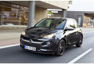 Opel ADAM Black Link e White Link in anteprima a Francoforte Opel ADAM Black Link e White Link in anteprima a Francoforte