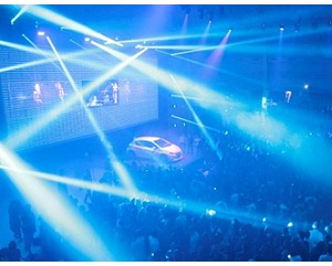 La nuova Peugeot 208 debutta con Bob Sinclar