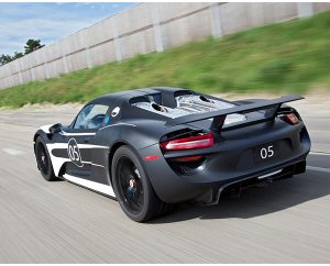 Porsche 918 Spyder, sorprendente in pista Porsche 918 Spyder, sorprendente in pista