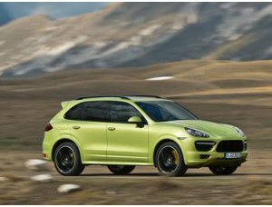 Porsche Cayenne GTS, più dinamismo per il suv di Stoccarda Porsche Cayenne GTS, più dinamismo per il suv di Stoccarda