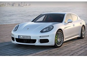 La nuova Porsche Panamera al Salone di Shangai La nuova Porsche Panamera al Salone di Shangai