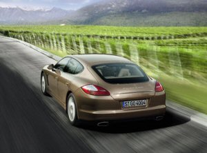 Porsche Panamera: record di vendite per la berlina tedesca Porsche Panamera: record di vendite per la berlina tedesca
