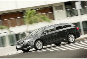 Toyota Avensis 2012: caratteristiche e listino