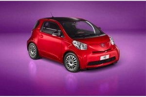 Toyota iQ Trend, city car a quattro posti