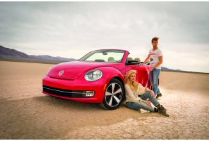 Volkswagen New Beetle Cabrio, a Los Angeles in veste di premiere Volkswagen New Beetle Cabrio, a Los Angeles in veste di premiere