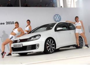 Wörthersee: Volkswagen Golf GTI Adidas, lo stile sportivo và in scena Wörthersee: Volkswagen Golf GTI Adidas, lo stile sportivo và in scena