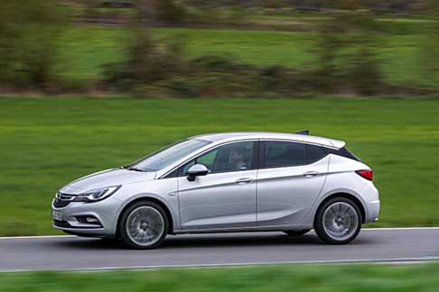 Opel Astra BiTurbo 5 porte