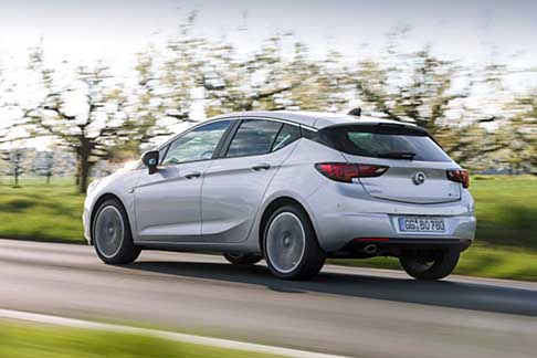 Opel Astra BiTurbo 5 porte