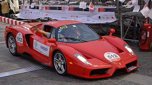 Mille Miglia continua la corsa - Ferrari Enzo del 2003 duo Italiano Fabris Gian Franco e Toniutti Nello in paserella a Roma per le Mille Miglia 2015 width=