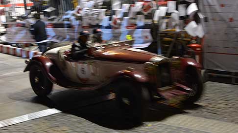 Mille Miglia continua la corsa - OM 665 SS MM Superba 2200 del duo tedesco FUCHS Reginald e FUCHS Linda in paserella a Roma per le Mille Miglia 2015 width=