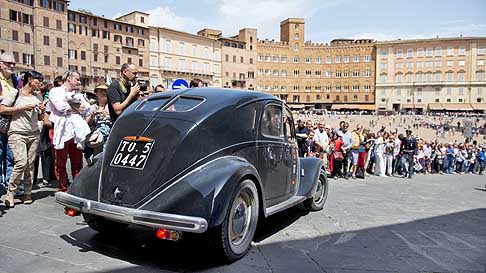 Frecci Rossa 2015 - Siena Aston Martin Le Mans del 1933 duo italiano SCIO Enrico e Fabio alle Mille Miglia 2015 width=