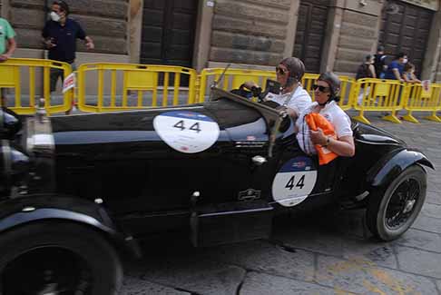 Vincitori Mille Miglia 2021 - L’equipaggio olandese John e Chelly Houtkamp si sono aggiudicati la Coppa delle Nazioni nella classificati come primi stranieri in gara alle Mille Miglia 2021