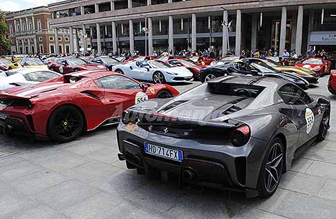 1000 Miglia 2026 a Reggio Emilia - Ferrari Tribute 2026 alle Mille Miglia in prima fila la Ferrari 488 pista Spider del 2020 con il duo italiano Mancinelli Graziano e Barbieri Silvia Claudia. Scopri la supercar Ferrari 488 pista Spider. Guarda le Foto!