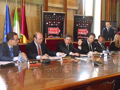 Conferenza Stampa - Intervento del sindaco di Roma Gianni Alemanno alla conferenza stampa delle 1000 Miglia 2012 width=