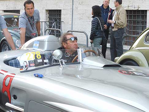 Mercedes - L'ex-pilota di Formula One Jochen Mass a bordo di una Mercedes-Benz sportiva alle 1000 Miglia 2012 width=