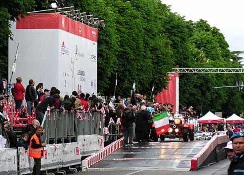 Lagonda - Lagonda LG 45 driver Dutton Forshaw (UK) a via da Brescia alle Mille Miglia 2013 width=