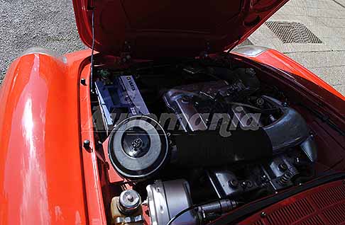 Alfa Romeo - Alfa Romeo Duetto Spider del 1969 vano motore e batteria. Scopri l´Alfa Romeo Duetto Spider Osso di Seppia. Non perdere le Foto!