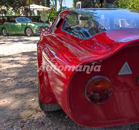 Concorso Eleganza Roma - Alfa Romeo Zagato TZ2 in bella mostra al Concorso di Eleganza Roma 2026. Scopri l´Alfa Romeo Zagato TZ2 posteriore retrò tagliato. Non perdere le Foto!
