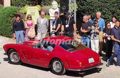 Concorso Eleganza Roma - Ferrari 250 GT Berlinetta passo corto in passerella ad Anantara Concorso di Eleganza Roma 2026. Scopri la vintage cars Ferrari 250 GT Berlinetta passo corto. Non Perdere le Foto esclusive di Automania by Lorenzo Pollini!