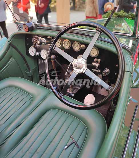 Concorso Eleganza Roma - Maserati V4 Sport Zagato dettaglio interni e volante del 1932, meglio conosciuta come Sedici Cilindri Turismo in paserella al Concorso di Eleganza Roma 2026. Scopri la Maserati V4 Sport Zagato vintage cars. Guarda le Foto!