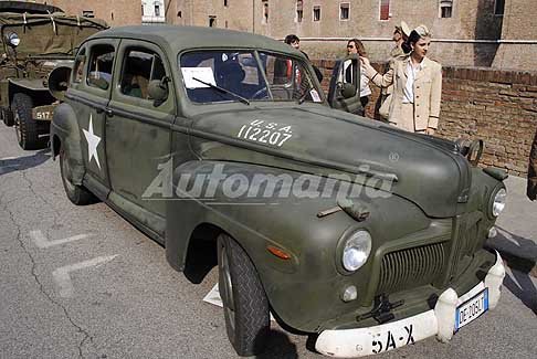 Carovana militare Storica - Auto storica Super Delux 8 veicolo militare, Anniversario Liberazione d´Italia a Ferrara