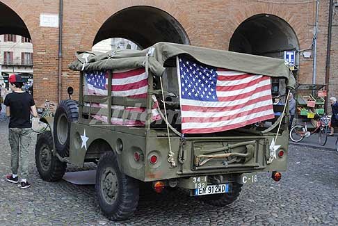 Carovana militare Storica - Fuoristrata militare Usa parata storica II Guerra mondiale, per il 72° Anniversario Liberazione d´Italia a Ferrara