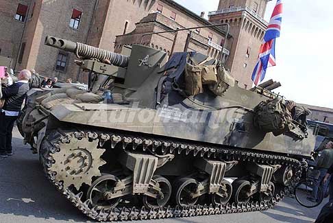 Carovana militare Storica - Parata militare carro armato cingolato della II Guerra mondiale, per il 72° Anniversario Liberazione a Ferrara