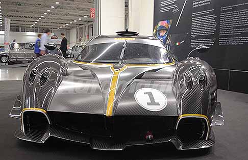 Pagani - Pagani Huayra R monoscocca in Carbo-Titanium HP62-G2, 1.050 kg di peso complessivi e freni Brembo. Scopri la supercar da pista Pagani Huayra R. Guarda le Foto esclusive di Automania!