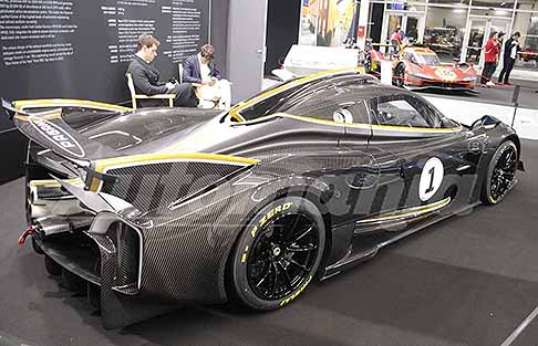 Pagani - Pagani Huayra R dotata di motore V12-R da 6 litri sviluppato con HWA, che si traduce in 850 CV e raggiunge i 9.000 giri/minuto. Scopri la auto da competizione Pagani Huayra R. Guarda le Foto!