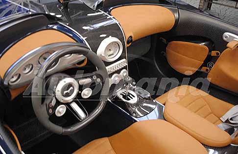 Automobili Mignatta - Automobili Mignatta Rina interno di gran lusso senza schermi: solo pedali regolabili, sedili ricavati nella scocca stessa della vettura, tanti inserti in alluminio fresato. Scopri l´auto sportiva Automobili Mignatta Rina. Non perdere le Foto!