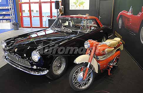 Ferrari - Ferrari 250GT del 1959 e vintage bike Aermacchi Chimera 175 del 1957 con il designer Mario Revelli Di Beaumont. Scopri la Ferrari 250GT e moto Aermacchi Chimera 175. Guarda Le Foto esclusive di Automania!